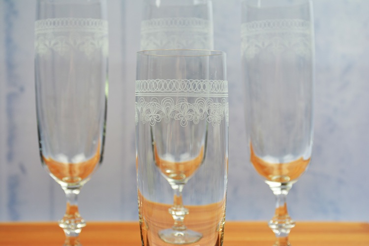 Gegraveerde kristallen champagne flûtes
